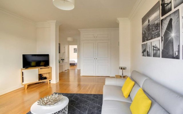 Spacious and Bright Apartment in Levallois