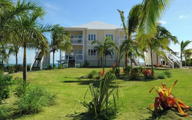 Island Paradise: Secluded Retreat, Breathtaking Views