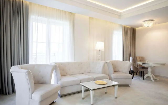 Tresor Le Palais Timisoara, Curio Collection By Hilton