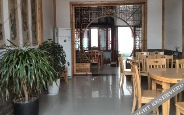 Qingqin Hostel