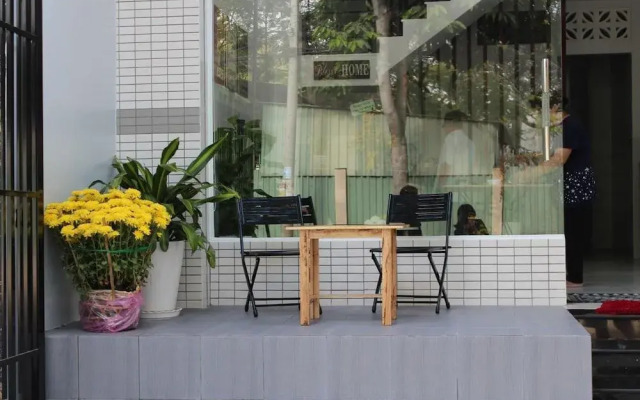B Home - Hostel