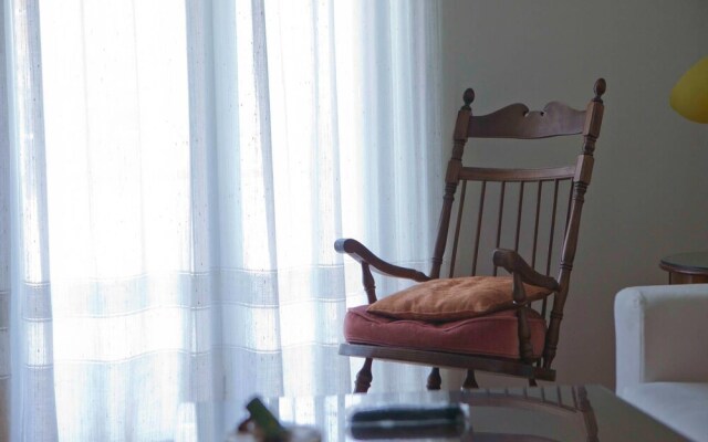 Warm & Homely Ambience in Spacious Apartment