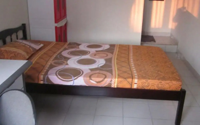 SPOT ON 91343 Kartika Guest House SyariahNearPantai Stres