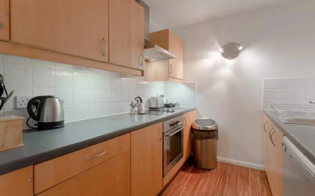 2 Bedroom Apartment In Aldgate East
