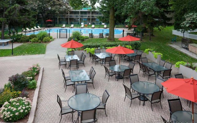 Four Points by Sheraton Point Edward Sarnia