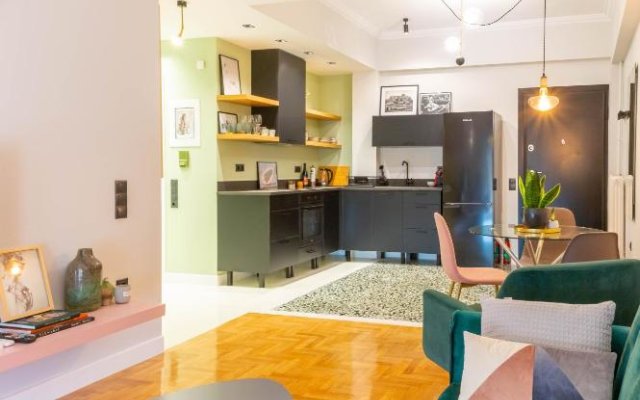 Noa's stylish space in Metaxourgio