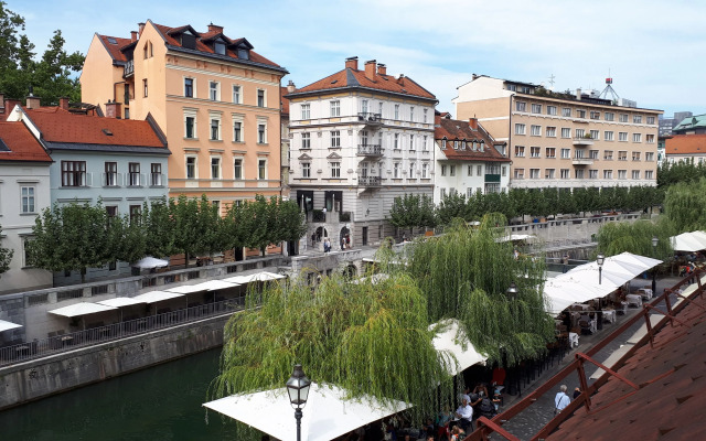 Central Riverside Apartments Meščanka