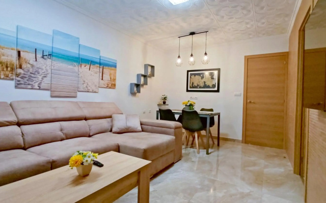 CASA SOLEADA. Intimidad, piscina y mucho sol.