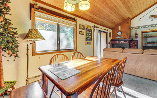 Community Perks & Watercrafts: Shaver Lake Condo