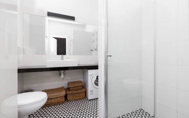 Apartment With Parking by Renters