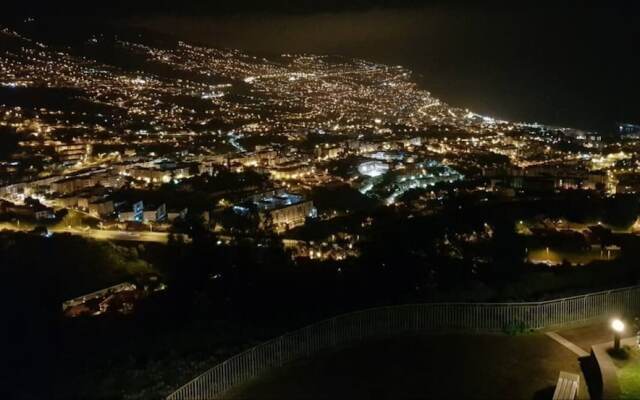 1 Bed Apartment Sleeps 4 With Pool