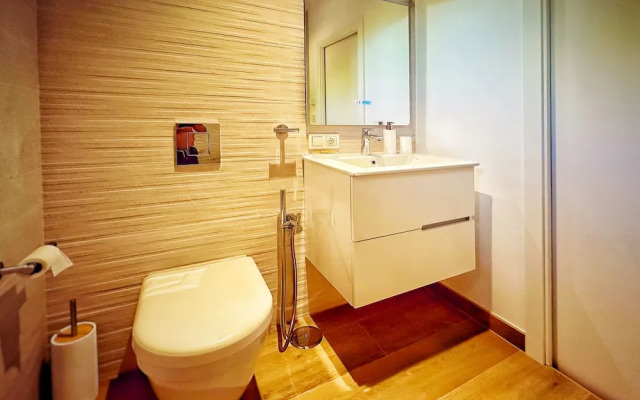 House Sleeps 4 - Parking-balcony-seaview - New