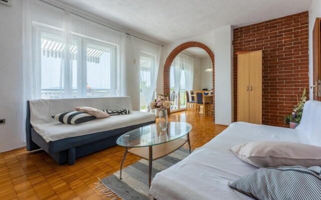 Beautiful Apartment in Dramalj With Wifi and 2 Bedrooms