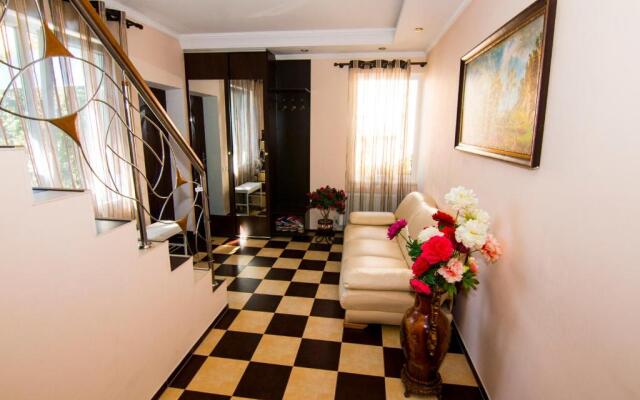 Beautiful Apartments in Villa near Airport