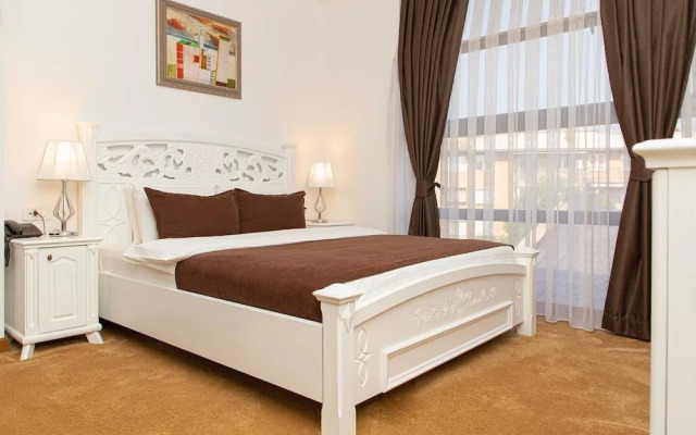 Golden Hotel