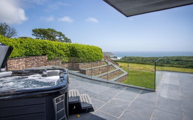 Bryn House - Luxurious 5 Bedroom Holiday Home - Penmaen