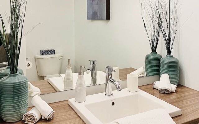 Luxurious and Peaceful Townhouse