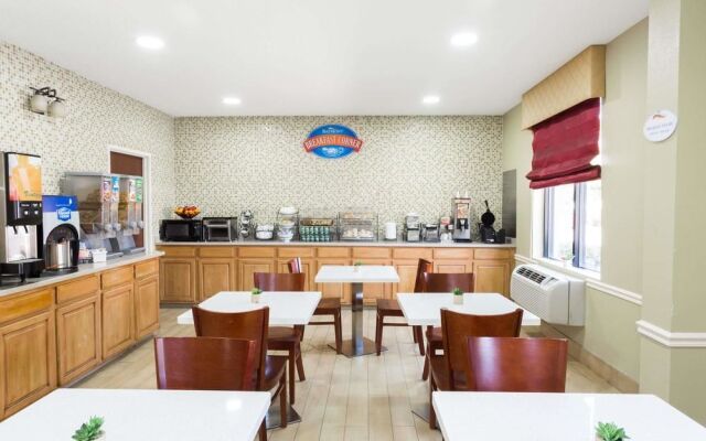 Baymont Inn and Suites Savannah Garden City