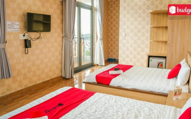 RedDoorz Bich Thu Hotel