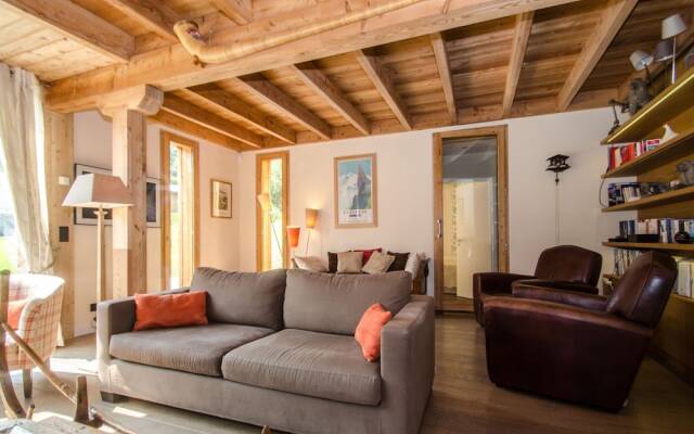 Cozy Chalet in Rhone Alpes With Terrace