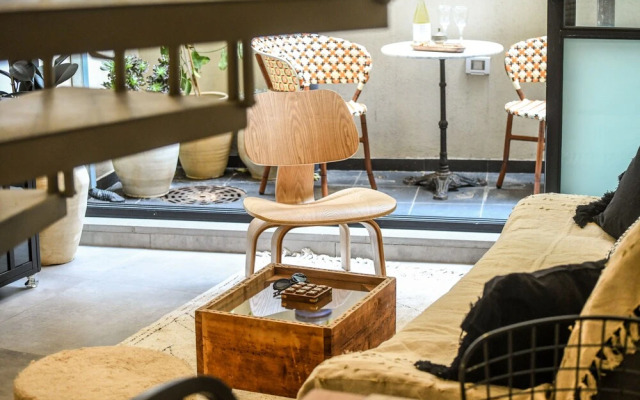 1BR duplex Apt with private Balcony