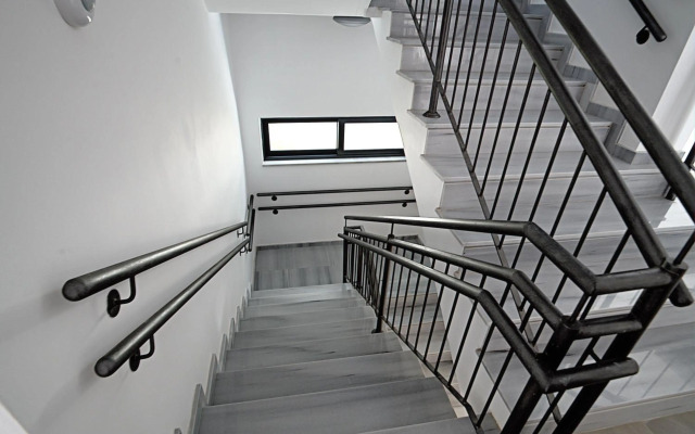 Golden Tree Apartment