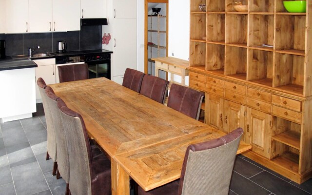 Hiboux Vex in Vex With 5 Bedrooms and 3 Bathrooms