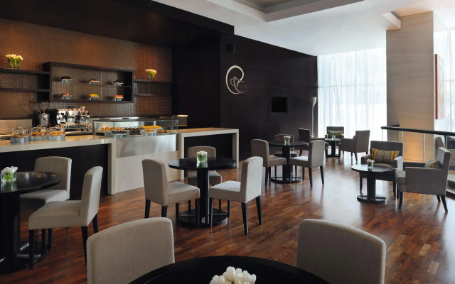 Mövenpick Jumeirah Lakes Towers Hotel