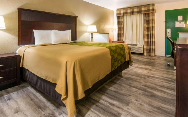 Econo Lodge Inn & Suites Macon North