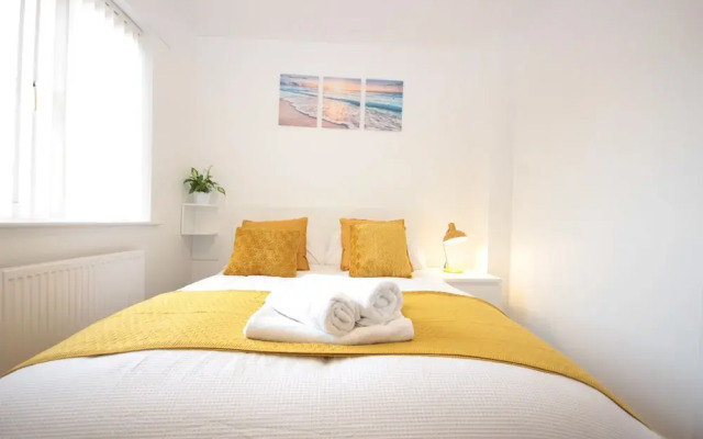 HU1 Marina Hub (sleeps 4)