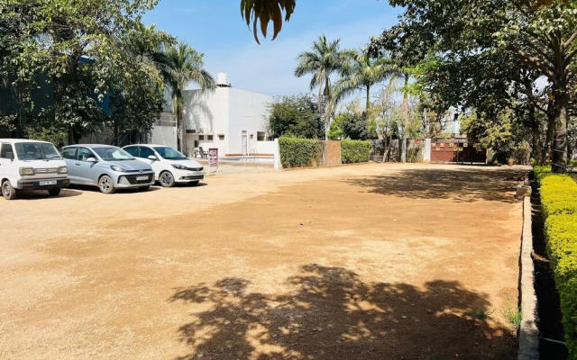 Silver Oak Country Yard Hotel & Resort