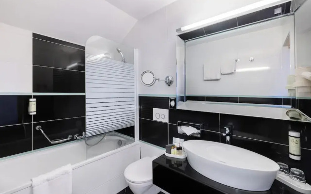 Carlton Hotel Buda Castle