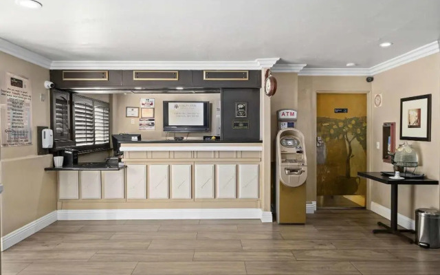 Lemon Tree Hotel & Suites Anaheim