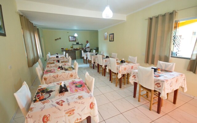 Hotel 2 Irmaos