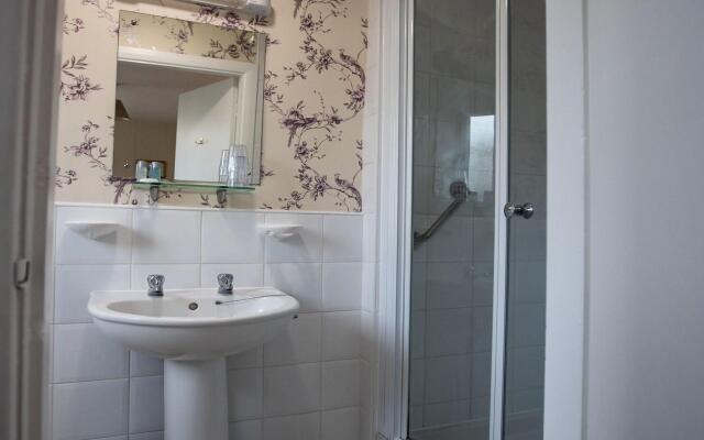 Raincliffe Hotel