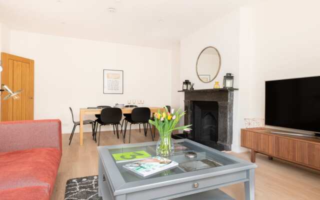 The Chelsea Arms - Bright 3BDR with Garden & Private Parking