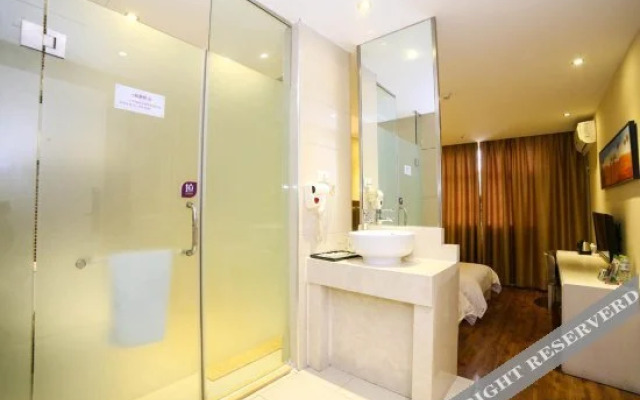 Ease Hotel (Yichang China Three Gorges University)