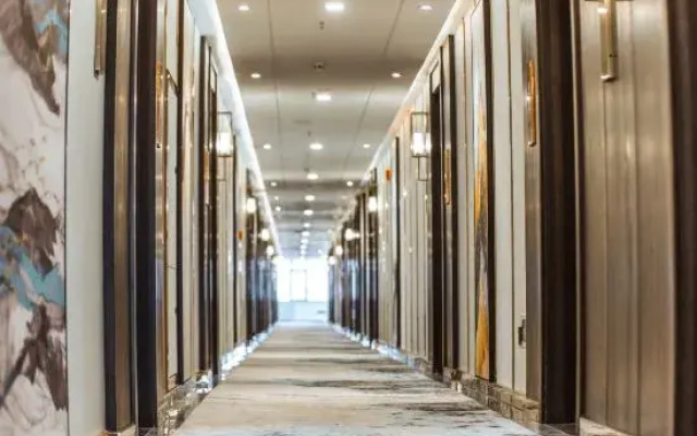 Dingxi Longwan Peninsula International Hotel