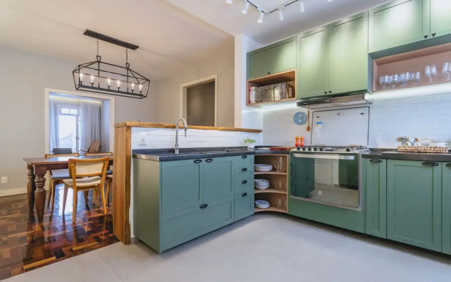 Apto bem Equipado c Wifi Lareira e boa Localiza o