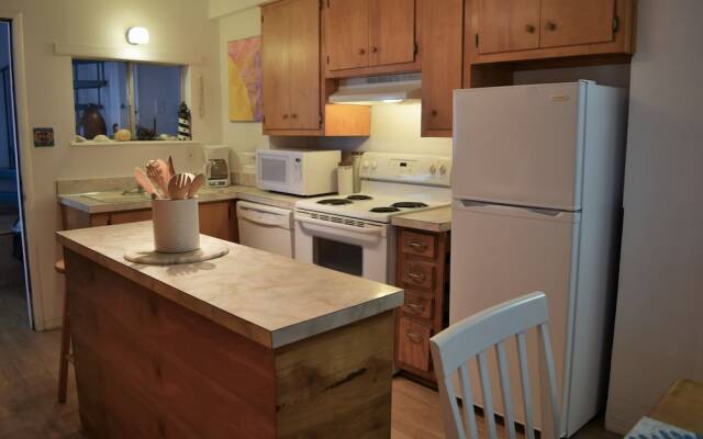 Paradise Cottage On Gulf Street - Three Bedroom Home