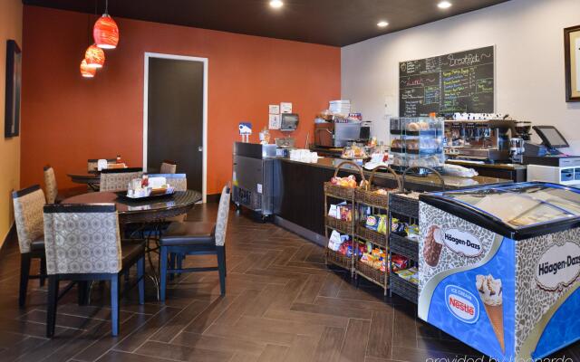 Clarion Inn & Suites Across From Universal Orlando Resort