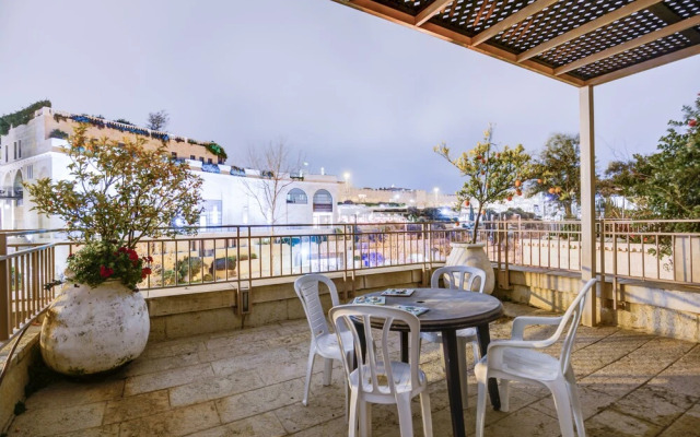 Jacuzzi & Secret Garden in David's Village by FeelHome