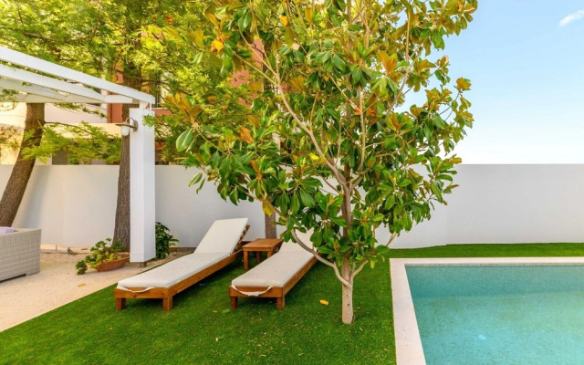 Romantic Homely Villa Aura with Heated Pool