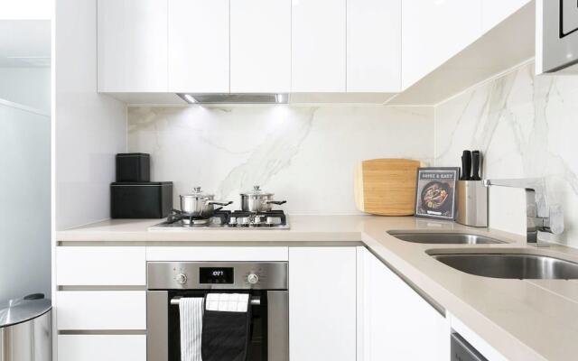 Chic CBD Pad + Pool + Gym + Sauna + Parking