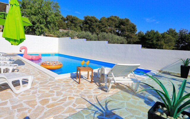 Modern Apartment in Bibinje With Pool