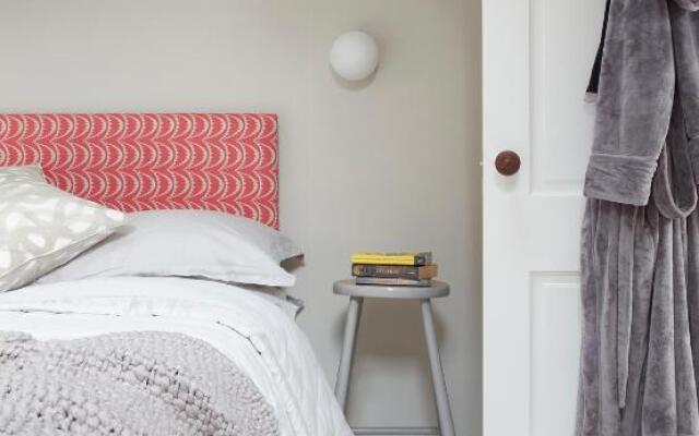 Stunning studio cntrl Totnes with parking