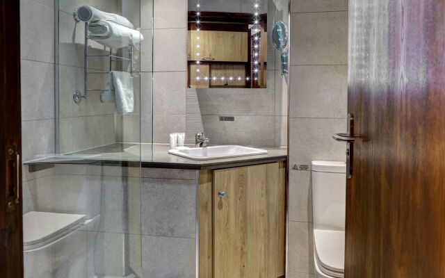 Best Western Plus Pastures Hotel