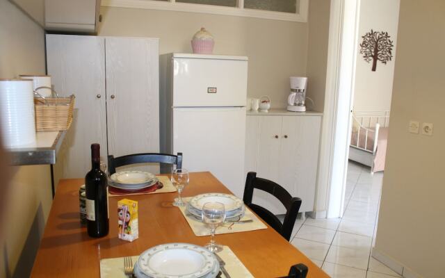 Alekos Beach Houses-Marina