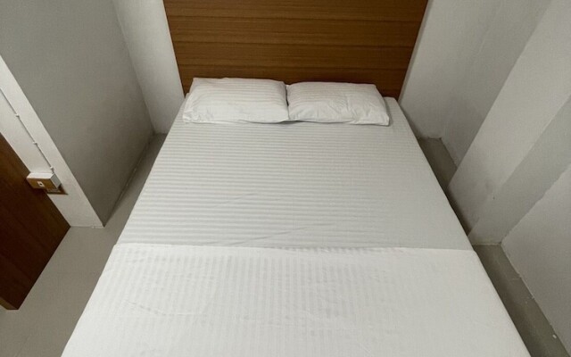 OYO 75577 Palace Hostel