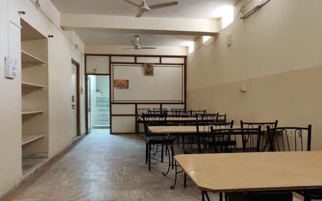 Hotel Leela Nikunj